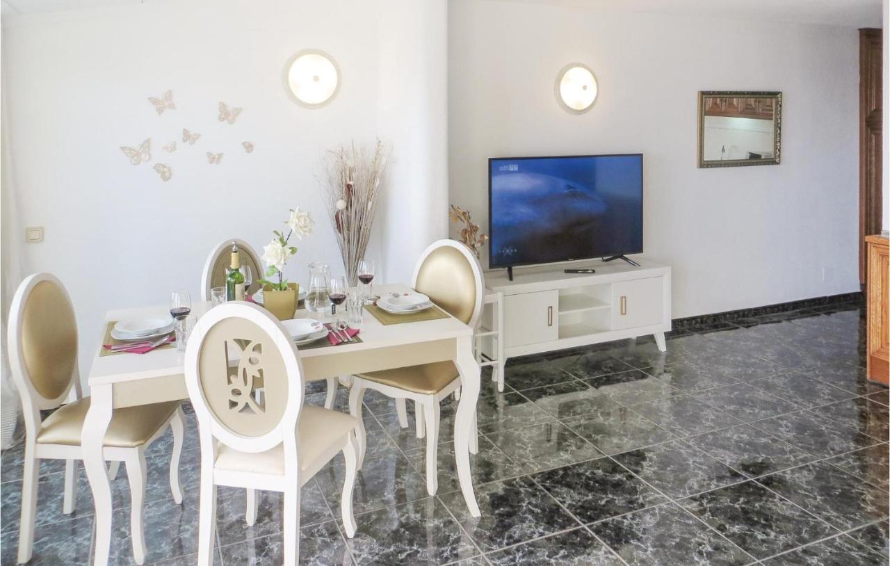 2 Bedroom Stunning Apartment In ตอร์เรเวียคา ภายนอก รูปภาพ