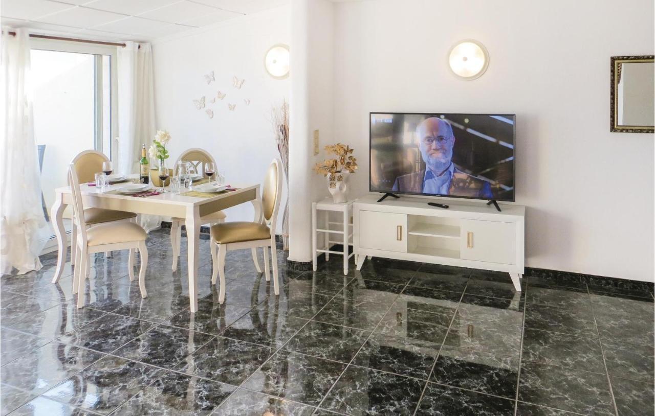 2 Bedroom Stunning Apartment In ตอร์เรเวียคา ภายนอก รูปภาพ