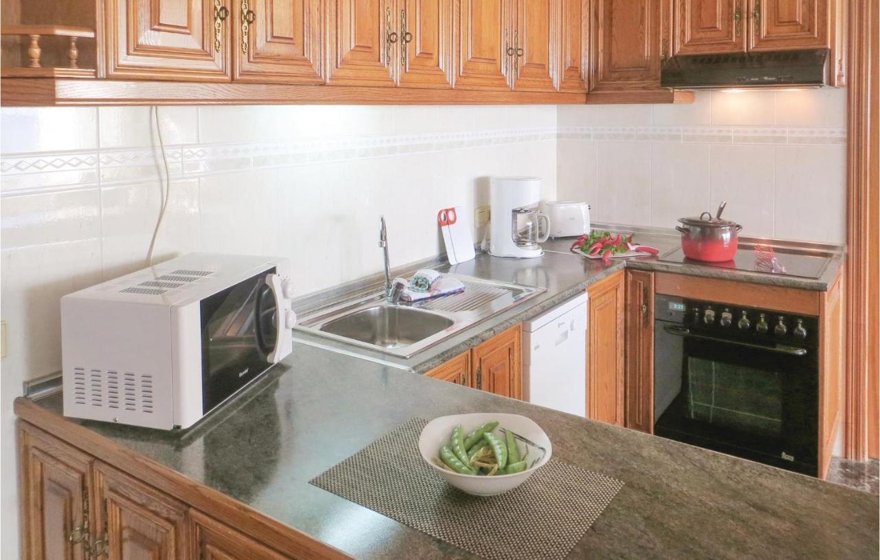 2 Bedroom Stunning Apartment In ตอร์เรเวียคา ภายนอก รูปภาพ