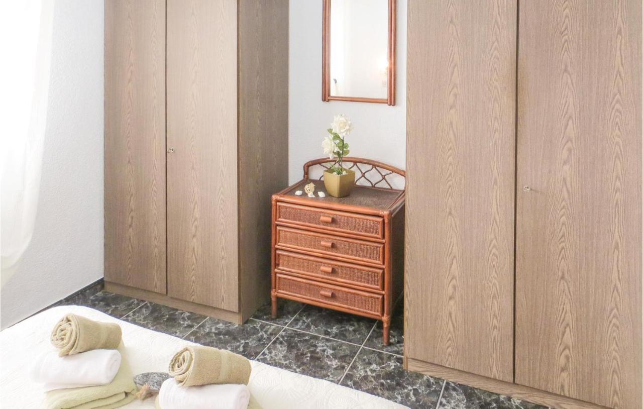 2 Bedroom Stunning Apartment In ตอร์เรเวียคา ภายนอก รูปภาพ