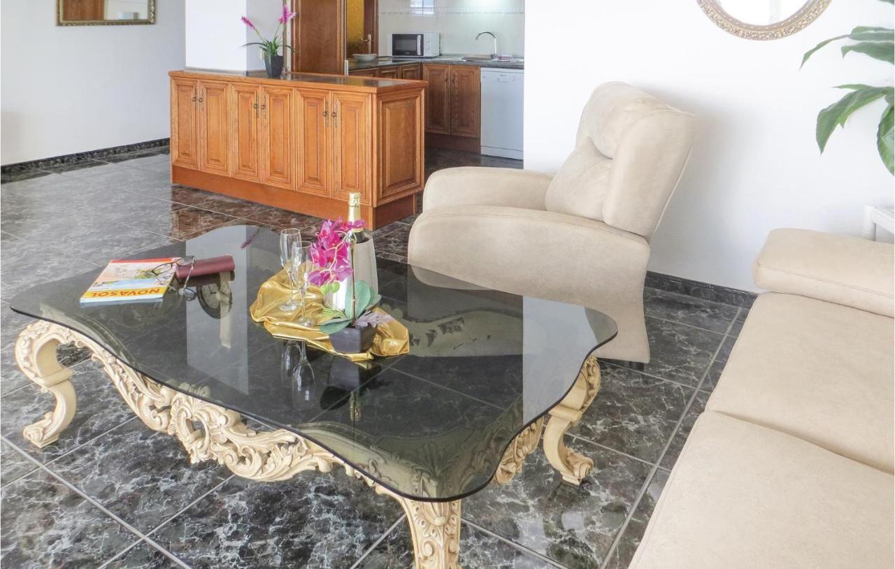 2 Bedroom Stunning Apartment In ตอร์เรเวียคา ภายนอก รูปภาพ