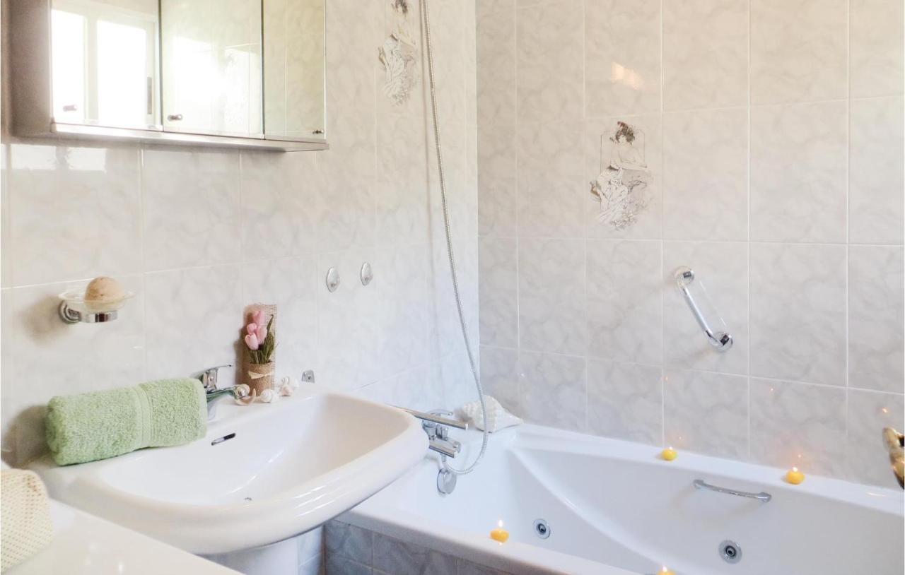 2 Bedroom Stunning Apartment In ตอร์เรเวียคา ภายนอก รูปภาพ